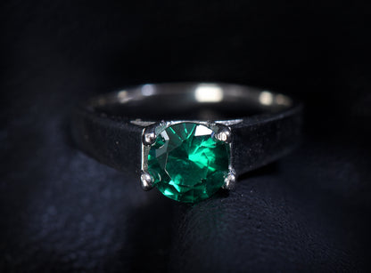 925 Sterling Silver Ring Studded with green diamond Women